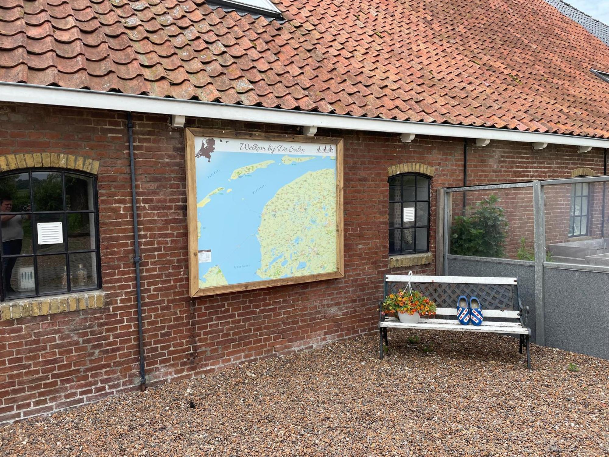 Bed And Breakfast De Salix Hitzum Bagian luar foto
